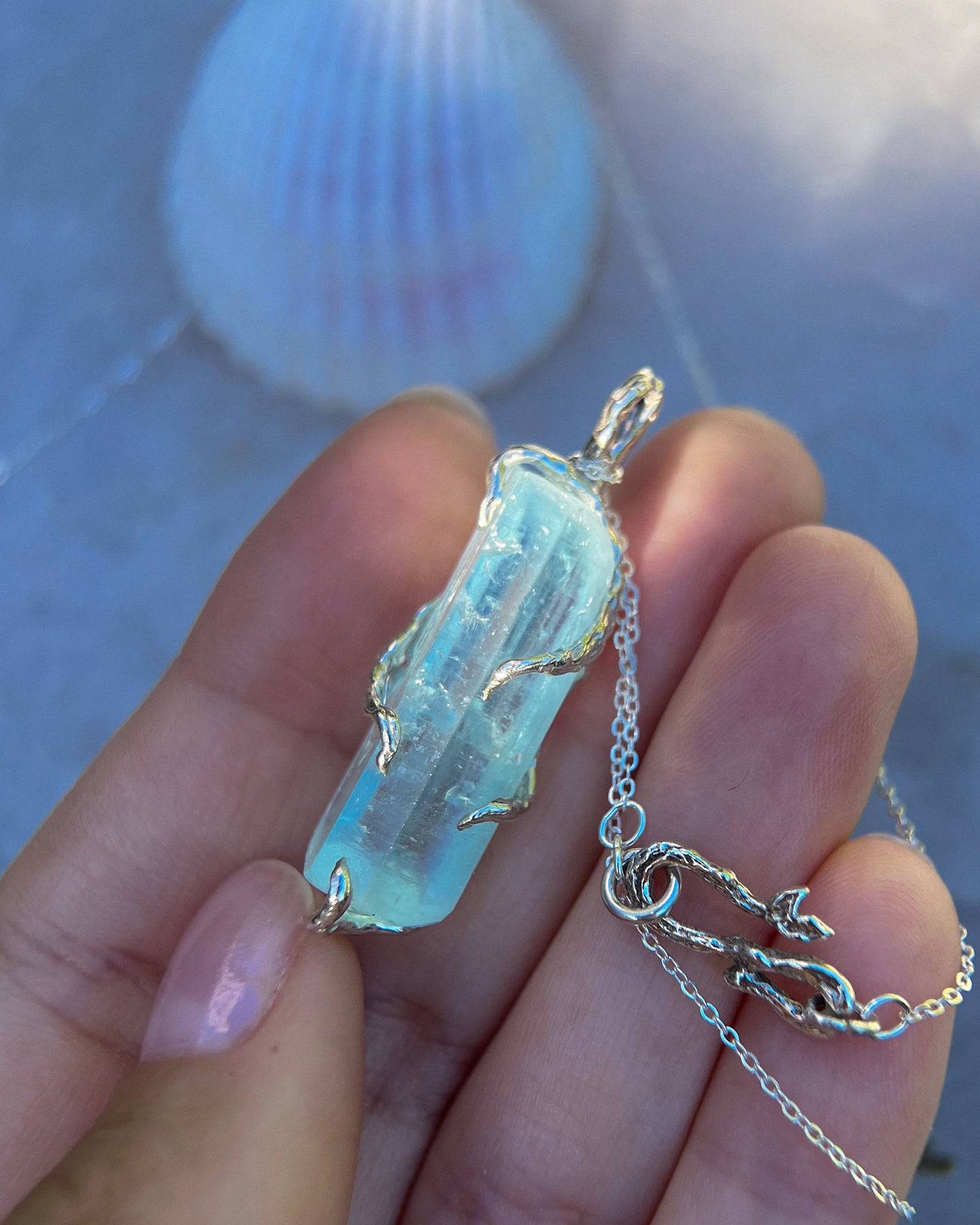 Healing Crystal Pendant ⋄ Aquamarine