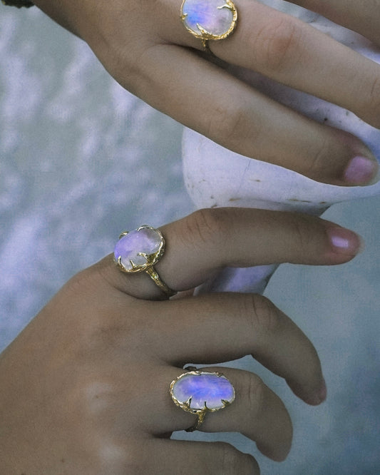 Oracle Ring ⋄  Rainbow Moonstone ⋄ 4.5 - 7.5 ⋄ Gold Vermeil
