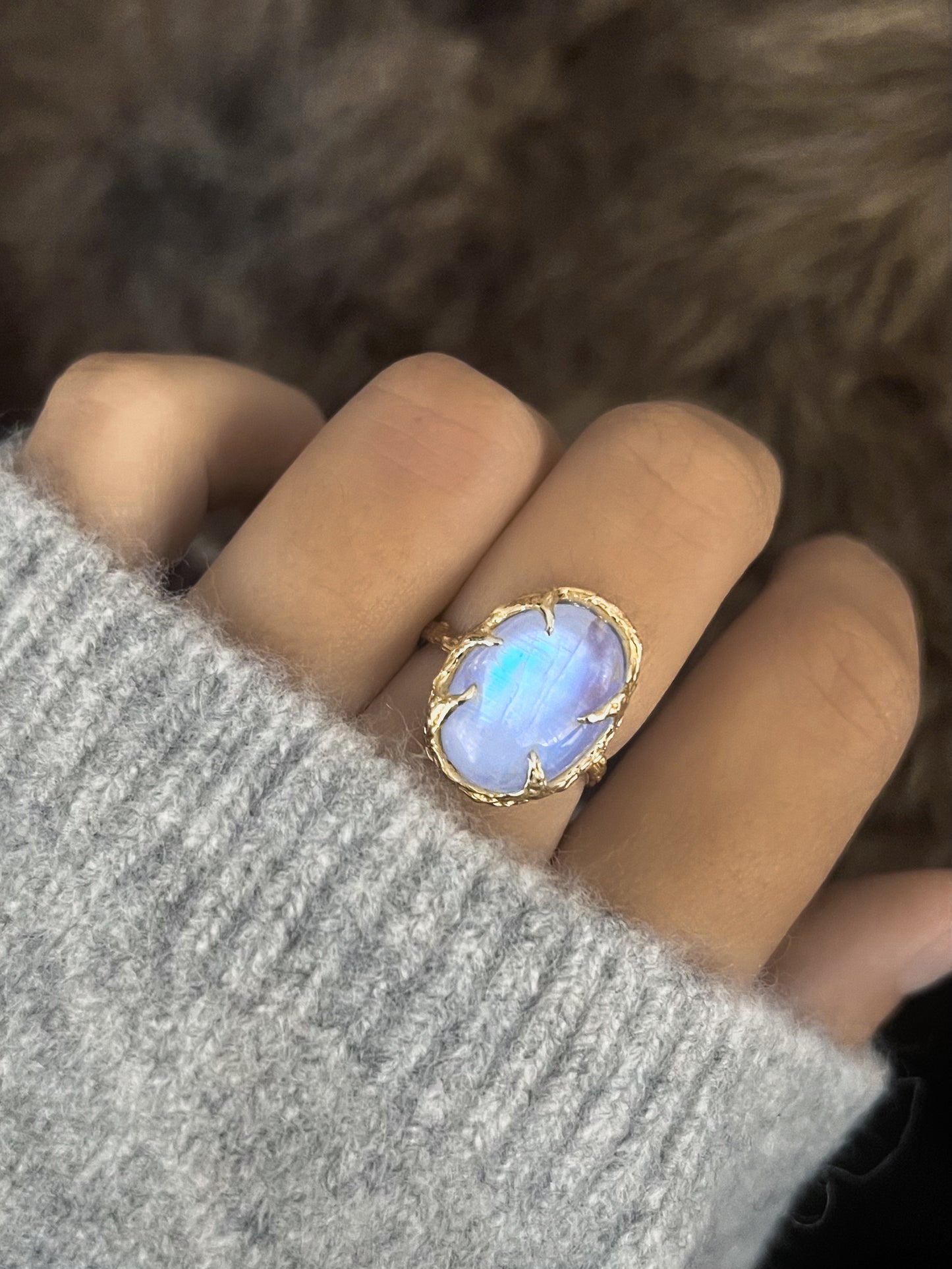 Oracle Ring ⋄  Rainbow Moonstone ⋄ 4.5 - 7.5 ⋄ Gold Vermeil