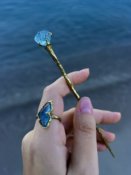 La Sirène Crystal Hair Pin ⋄ Aquamarine Shell