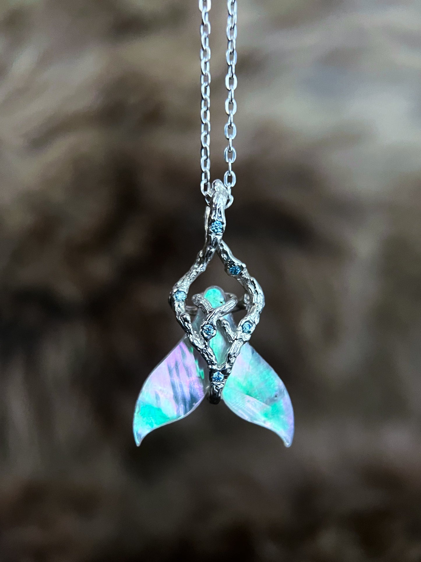 Mermaid Tail Necklace ⋄ Mother of Pearl