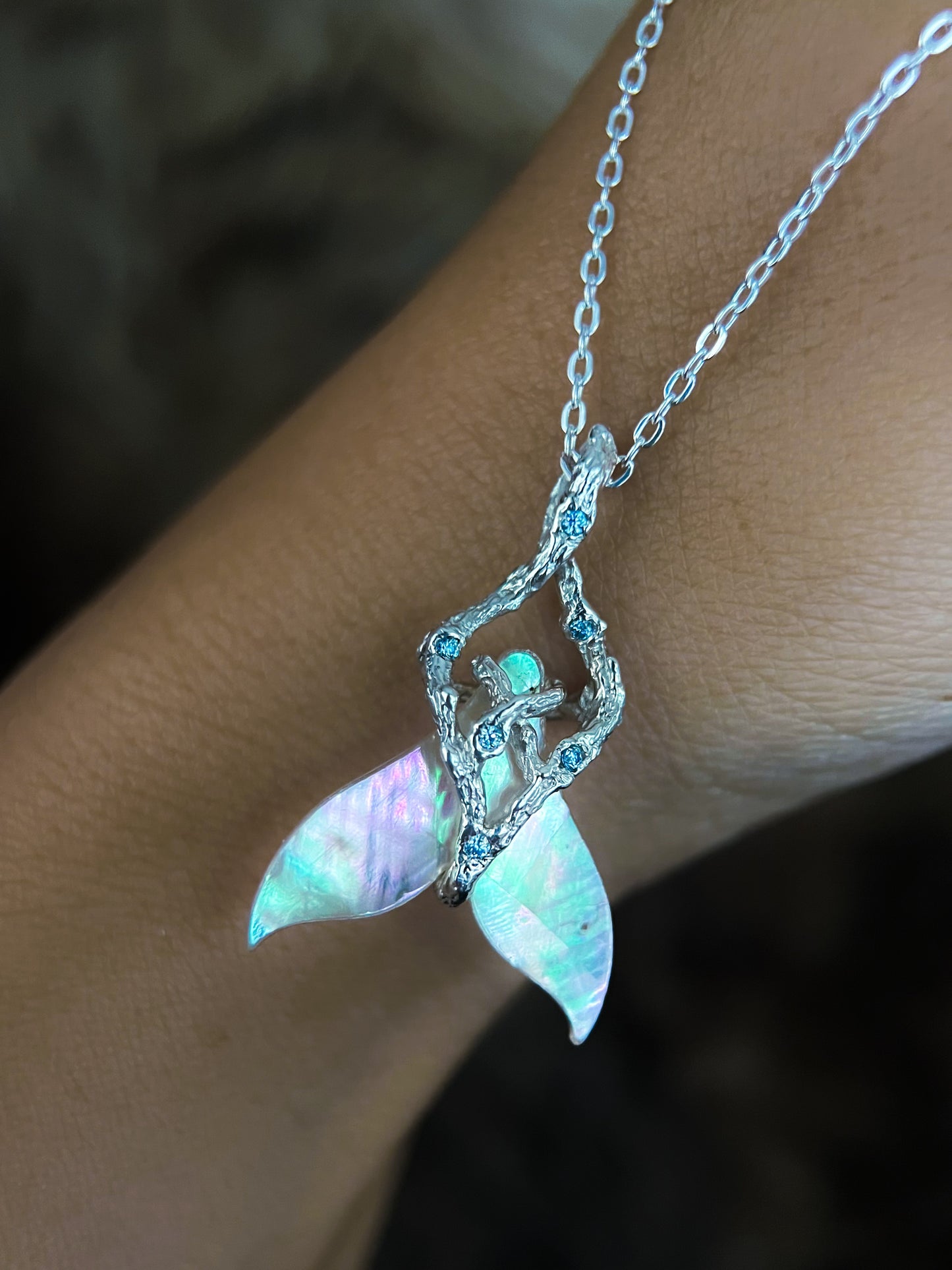 Mermaid Tail Necklace ⋄ Mother of Pearl