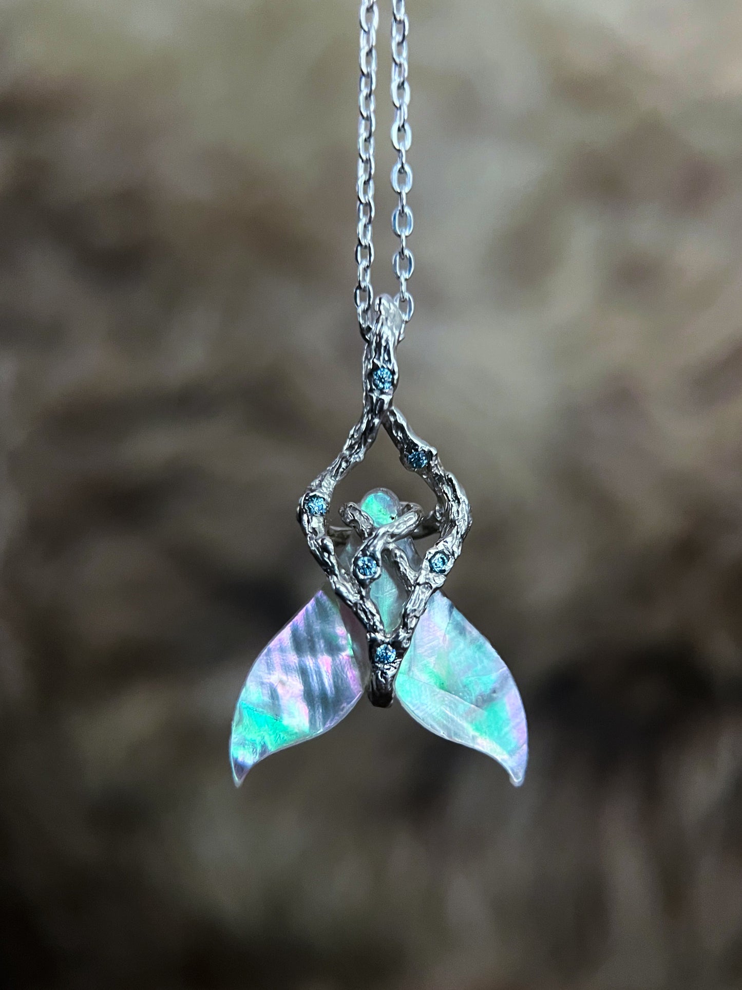 Mermaid Tail Necklace ⋄ Mother of Pearl