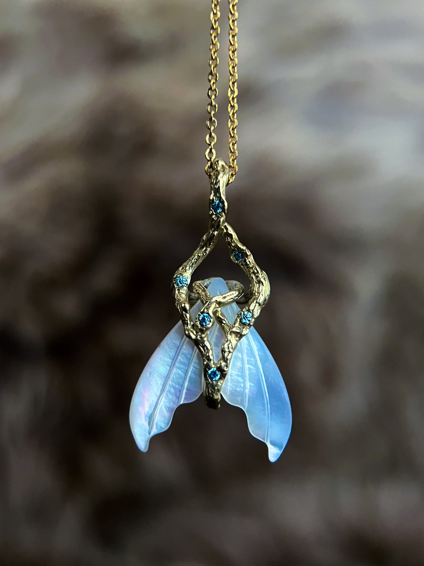 Mermaid Tail Necklace ⋄ Mother of Pearl