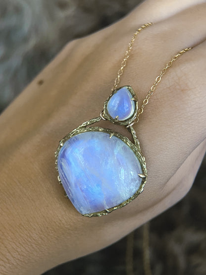 Heart Portal Amulet ⋄ Moonstone