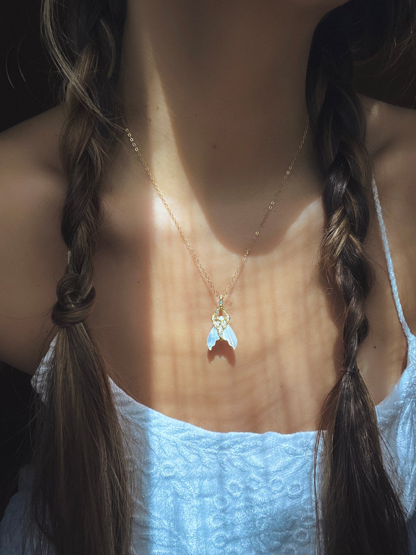 Mermaid Tail Necklace ⋄ Mother of Pearl