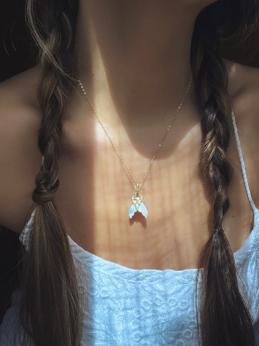 Mermaid Tail Necklace ⋄ Mother of Pearl