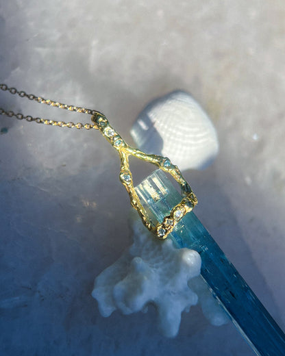 Healing Crystal Pendant ⋄ Aquamarine ⋄ Gold Vermeil