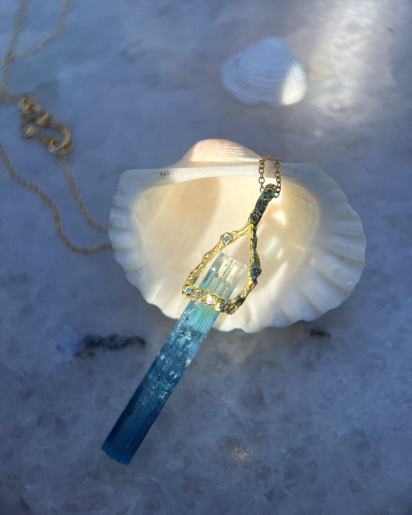 Healing Crystal Pendant ⋄ Aquamarine ⋄ Gold Vermeil