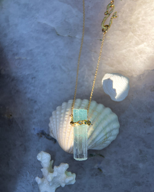 Healing Crystal Pendant ⋄ Aquamarine ⋄ Gold Vermeil