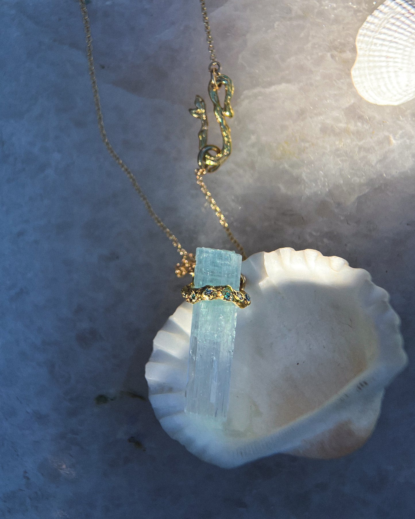 Healing Crystal Pendant ⋄ Aquamarine ⋄ Gold Vermeil