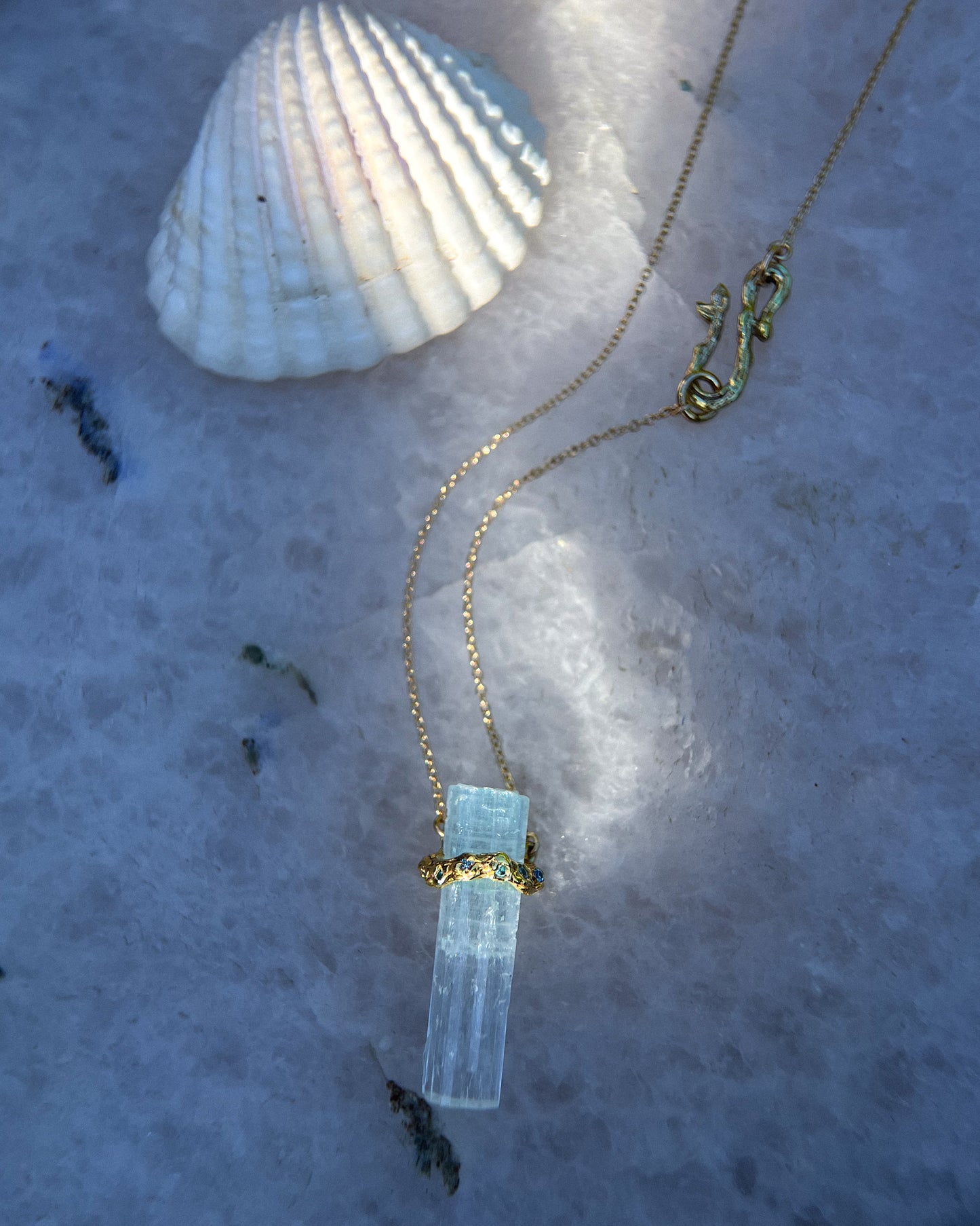 Healing Crystal Pendant ⋄ Aquamarine ⋄ Gold Vermeil