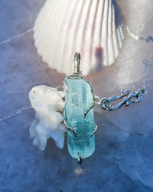 Healing Crystal Pendant ⋄ Aquamarine