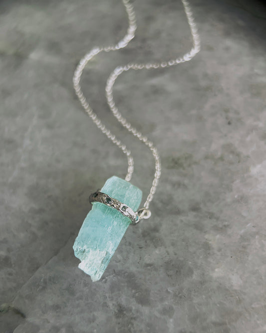 Healing Crystal Pendant ⋄ Aquamarine