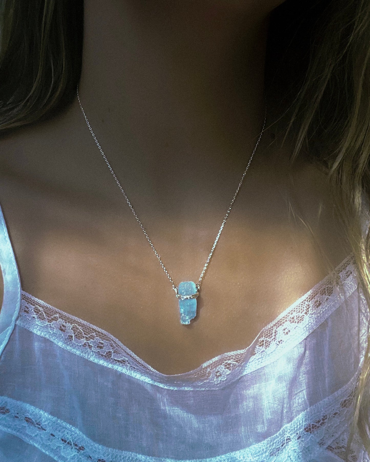 Healing Crystal Pendant ⋄ Aquamarine
