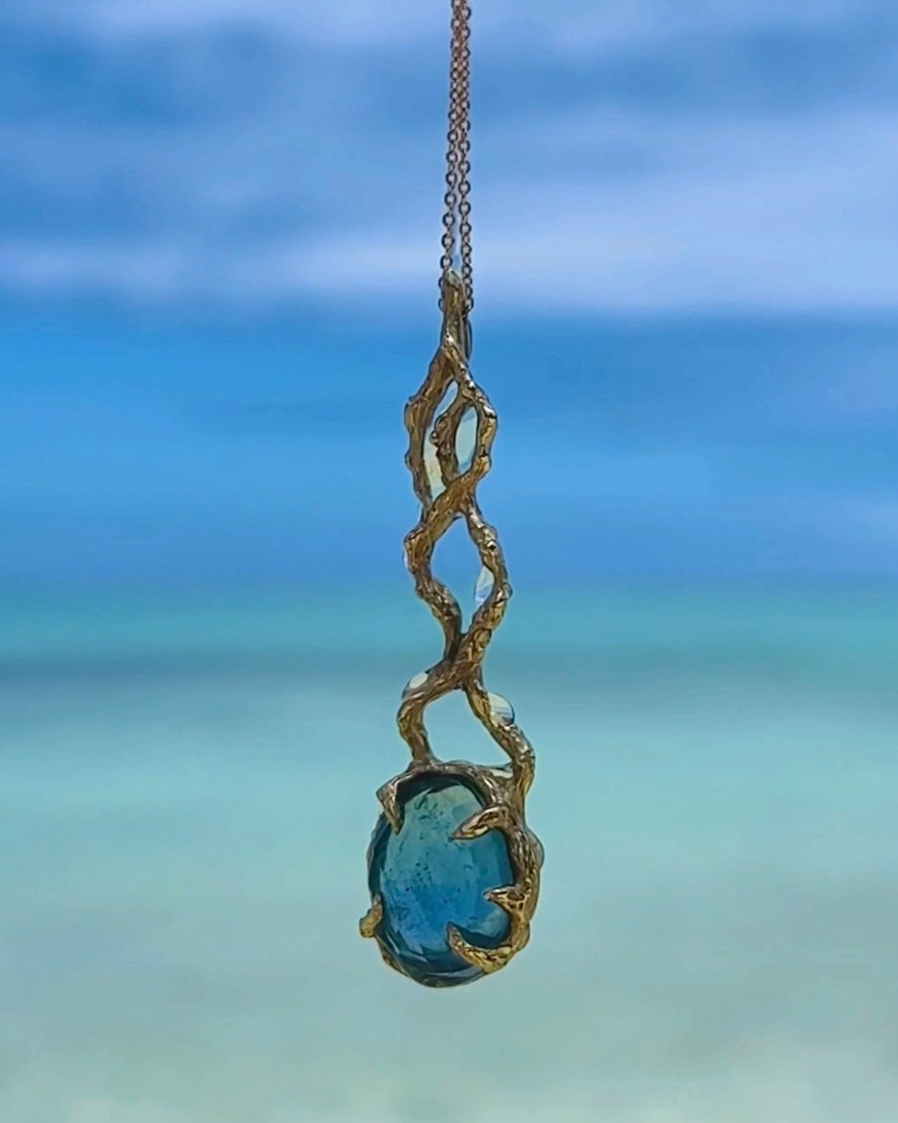 The Seer Amulet ⋄ Aquamarine