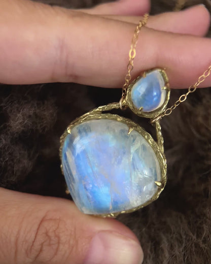 Heart Portal Amulet ⋄ Moonstone