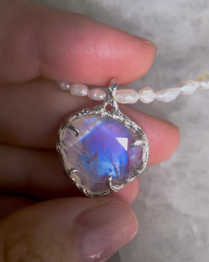 Siren’s Heart Amulet ⋄ Moonstone & Pearls