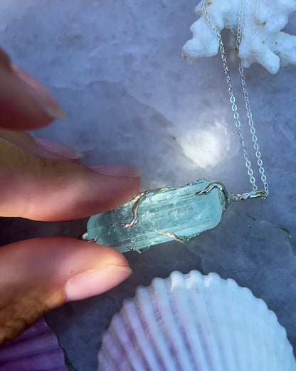 Healing Crystal Pendant ⋄ Aquamarine